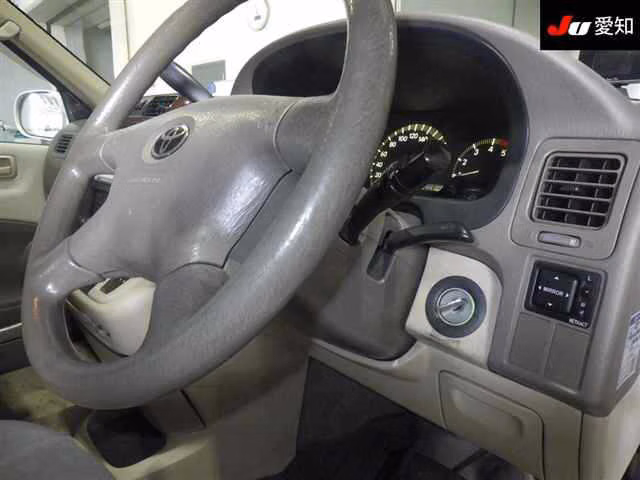 TOYOTA GRAND HIACE