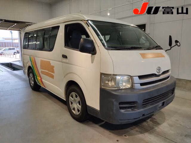 TOYOTA HIACE