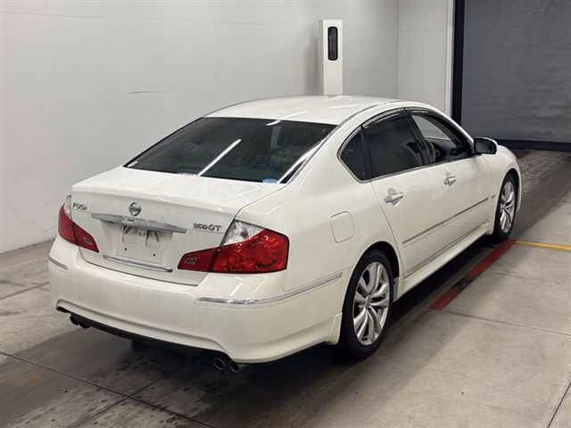 NISSAN FUGA