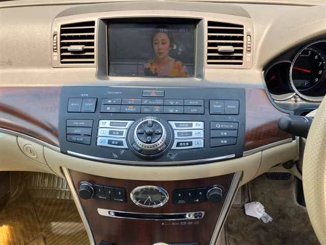 NISSAN FUGA