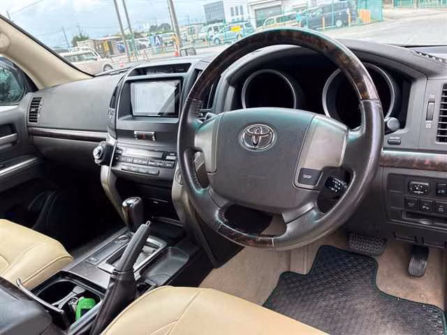 TOYOTA LAND CRUISER