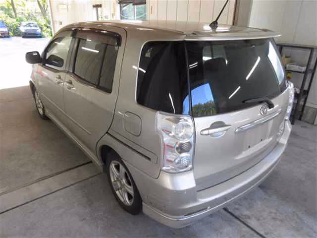 TOYOTA RAUM