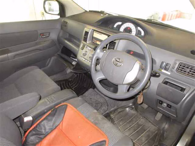 TOYOTA RAUM