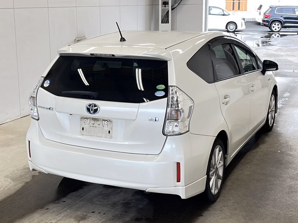 TOYOTA PRIUS ALPHA