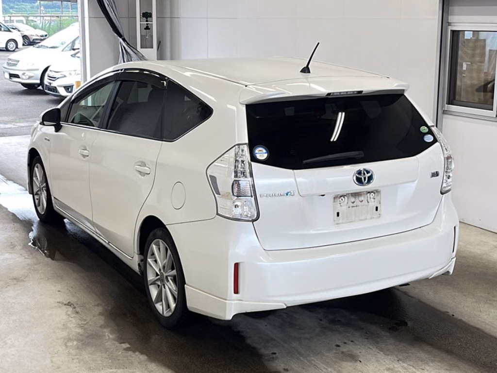 TOYOTA PRIUS ALPHA