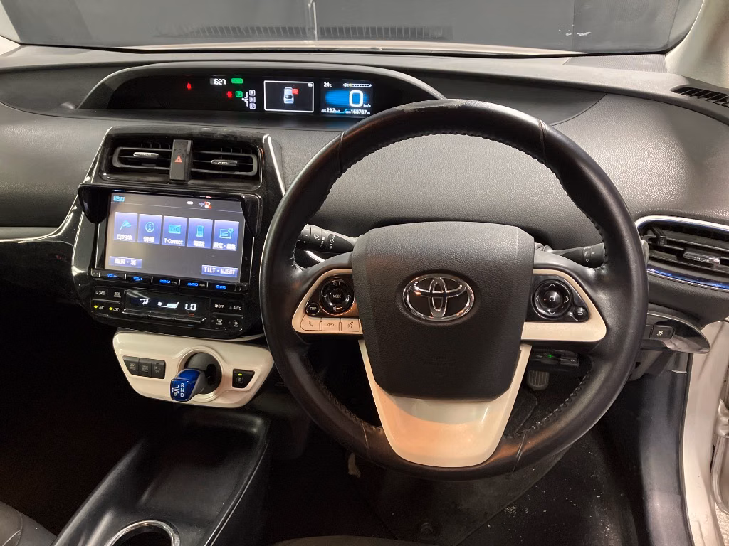 TOYOTA PRIUS