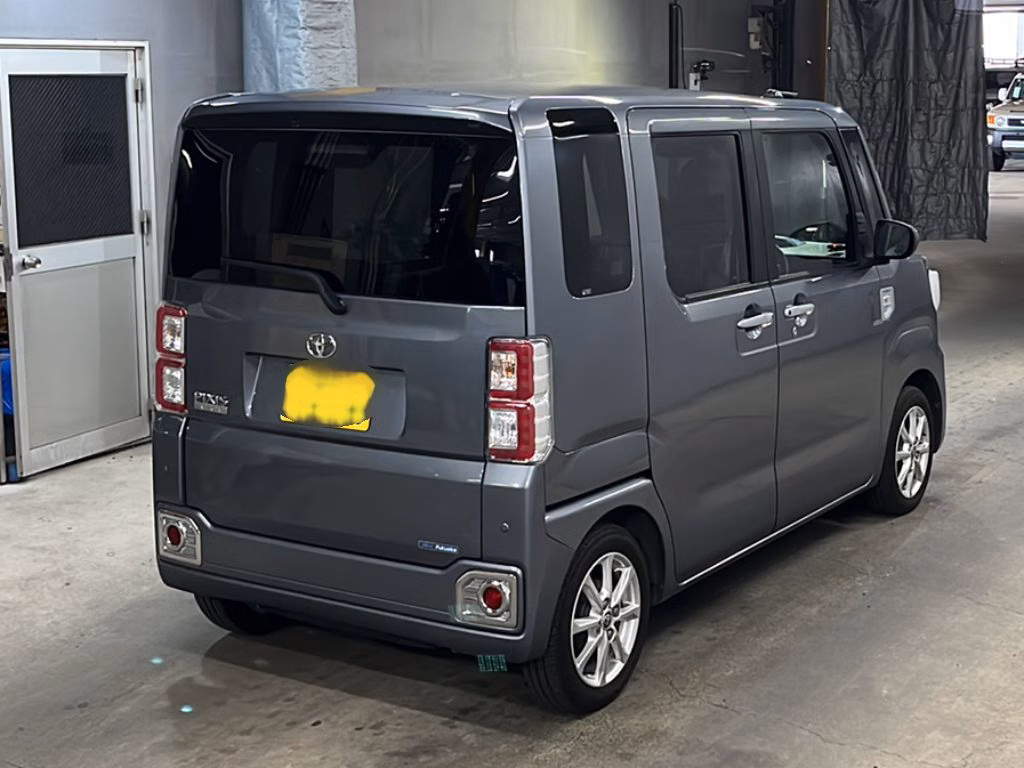TOYOTA PIXIS MEGA