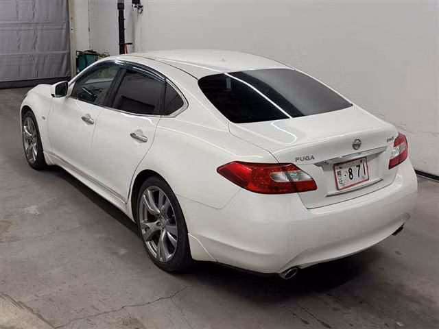 NISSAN FUGA