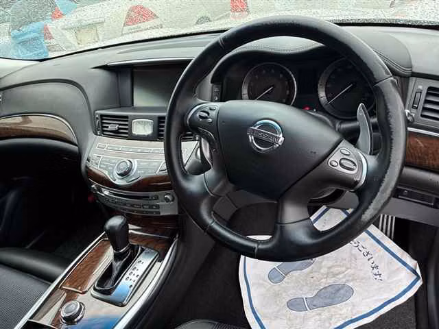 NISSAN FUGA