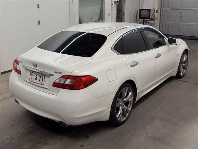 NISSAN FUGA