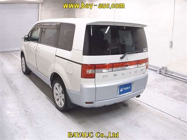 MITSUBISHI DELICA D:5