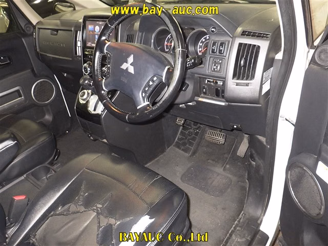 MITSUBISHI DELICA D:5