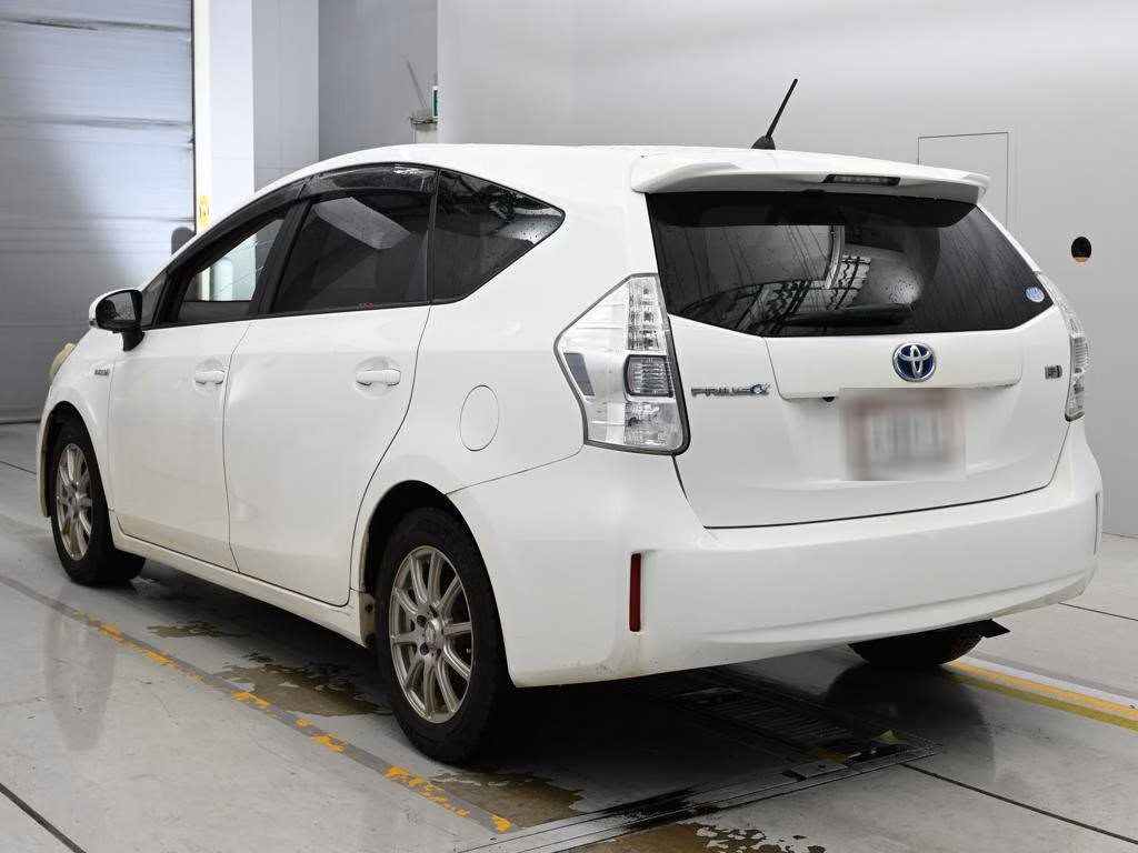 TOYOTA PRIUS ALPHA