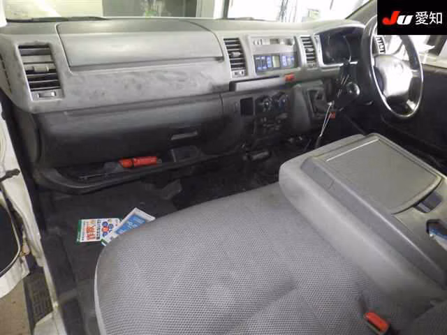 TOYOTA REGIUS ACE