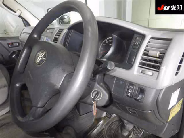 TOYOTA REGIUS ACE