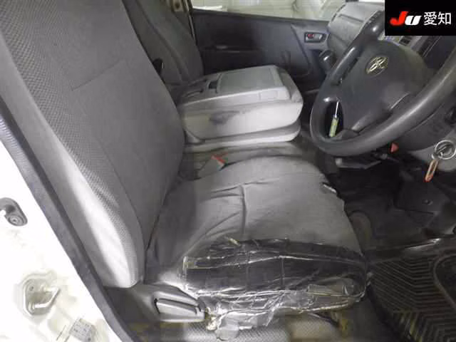 TOYOTA REGIUS ACE