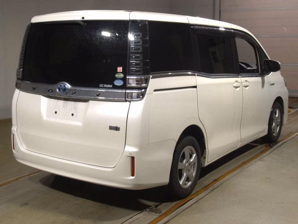 TOYOTA VOXY