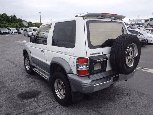 MITSUBISHI PAJERO
