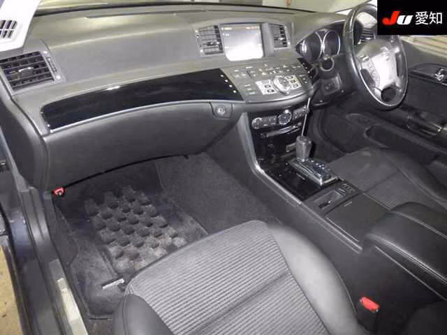 NISSAN FUGA