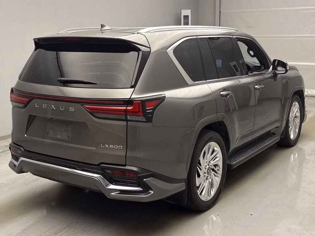 LEXUS LX600