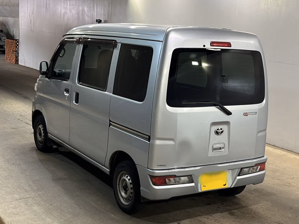 TOYOTA PIXIS VAN