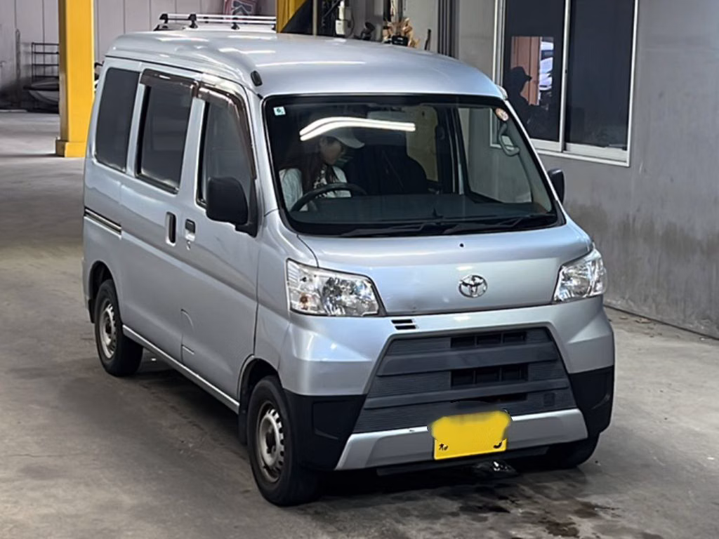 TOYOTA PIXIS VAN