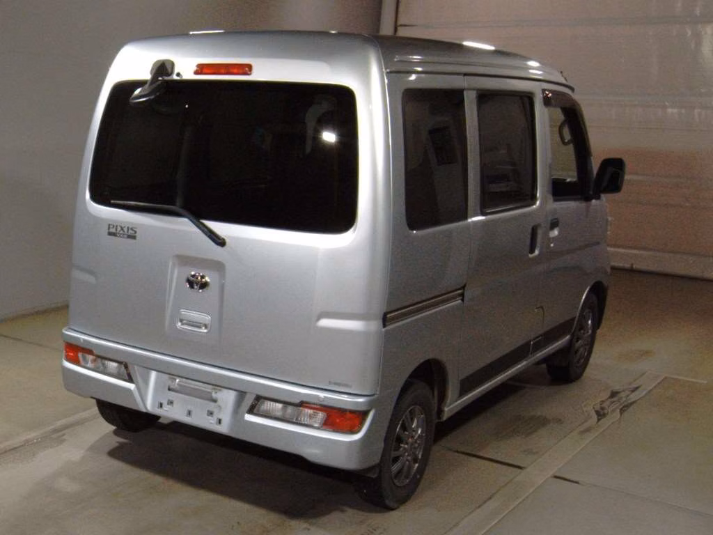 TOYOTA PIXIS VAN