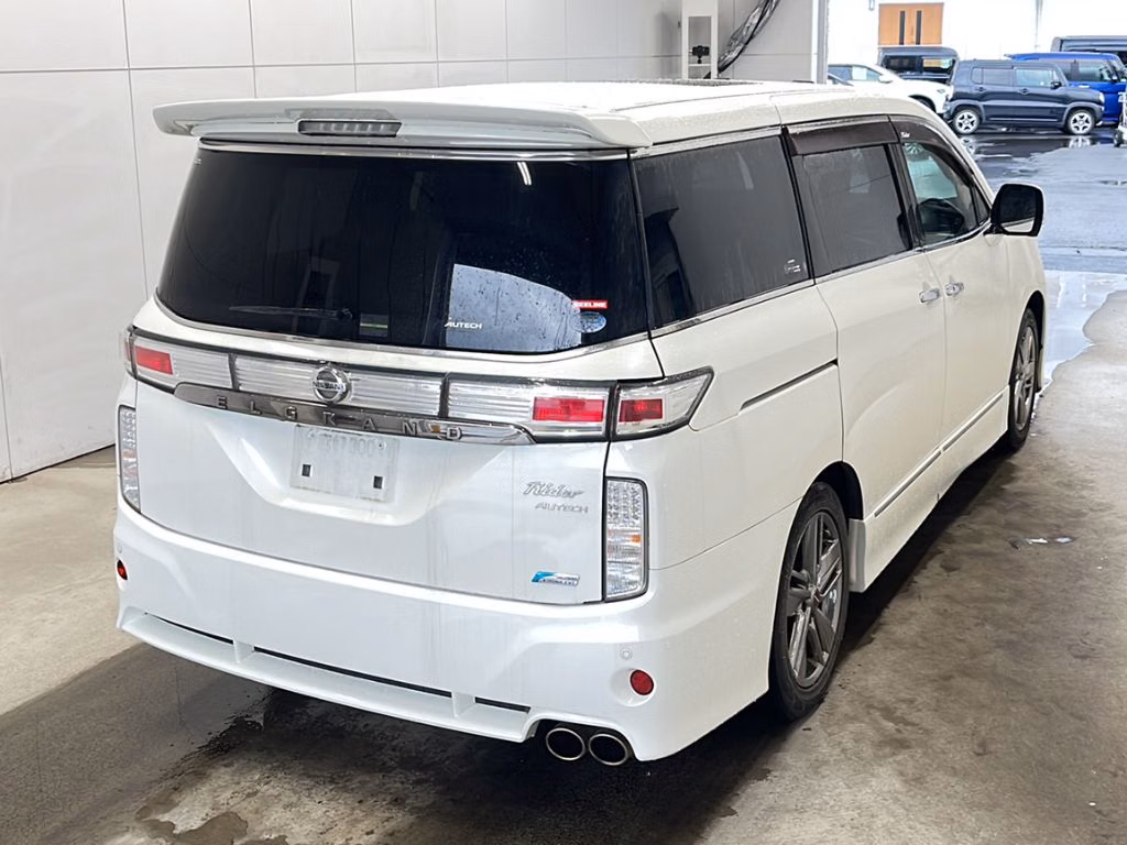 NISSAN ELGRAND
