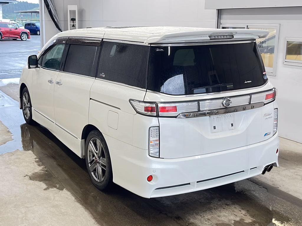 NISSAN ELGRAND
