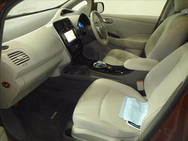 NISSAN LEAF
