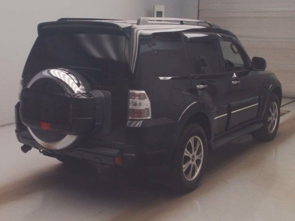 MITSUBISHI PAJERO
