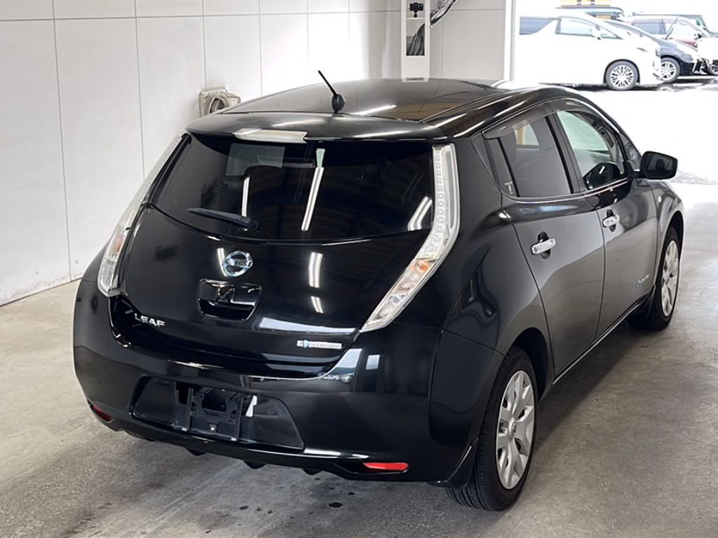 NISSAN LEAF
