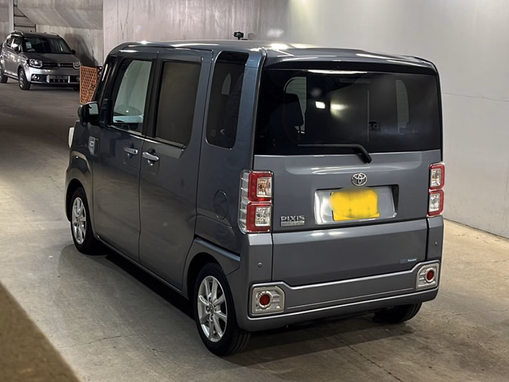 TOYOTA PIXIS MEGA