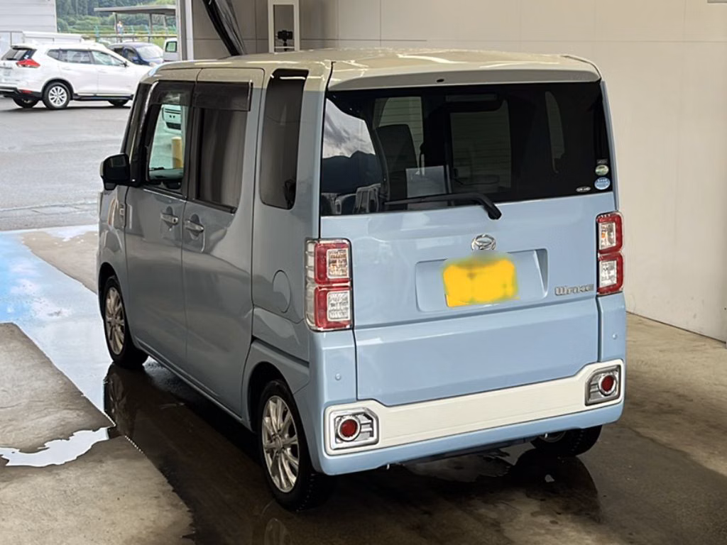 DAIHATSU WAKE