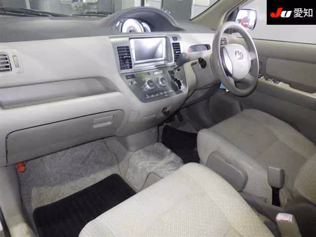 TOYOTA RAUM