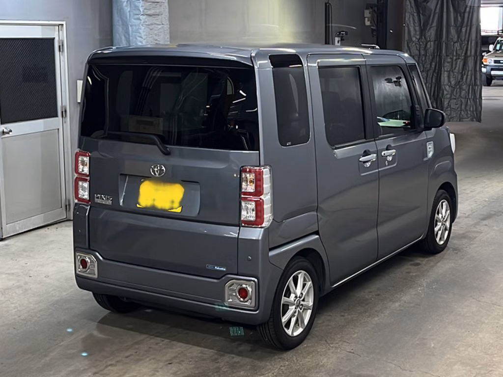 TOYOTA PIXIS MEGA