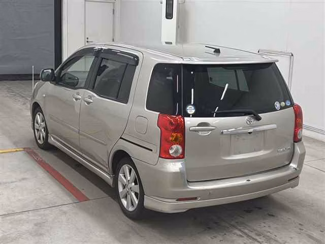TOYOTA RAUM