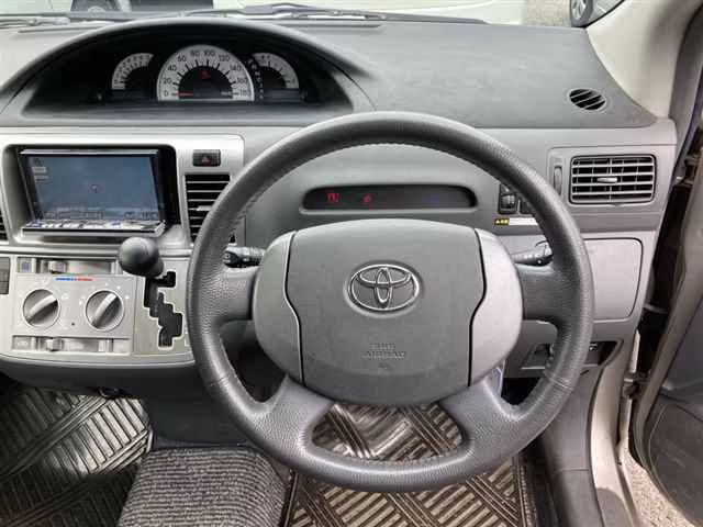 TOYOTA RAUM