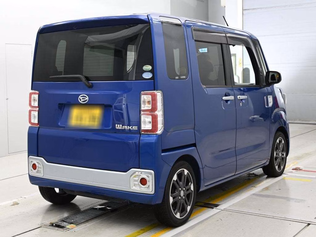 DAIHATSU WAKE