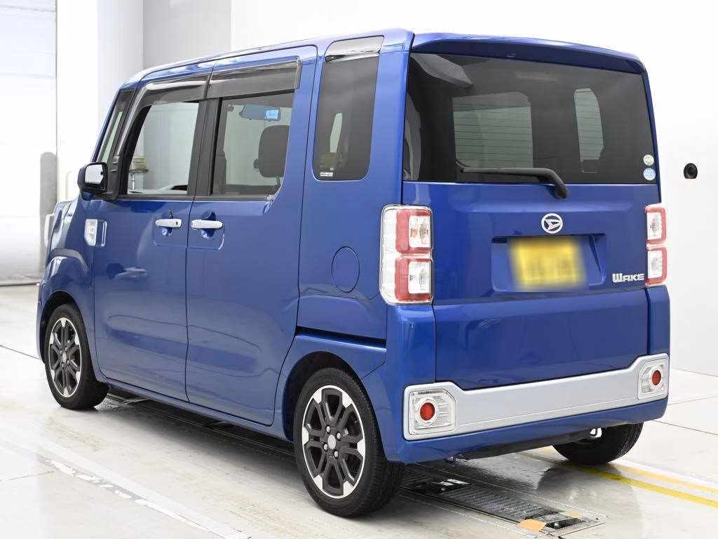 DAIHATSU WAKE