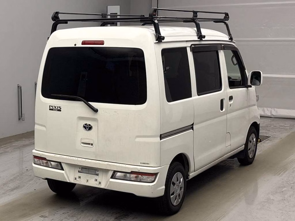 TOYOTA PIXIS VAN
