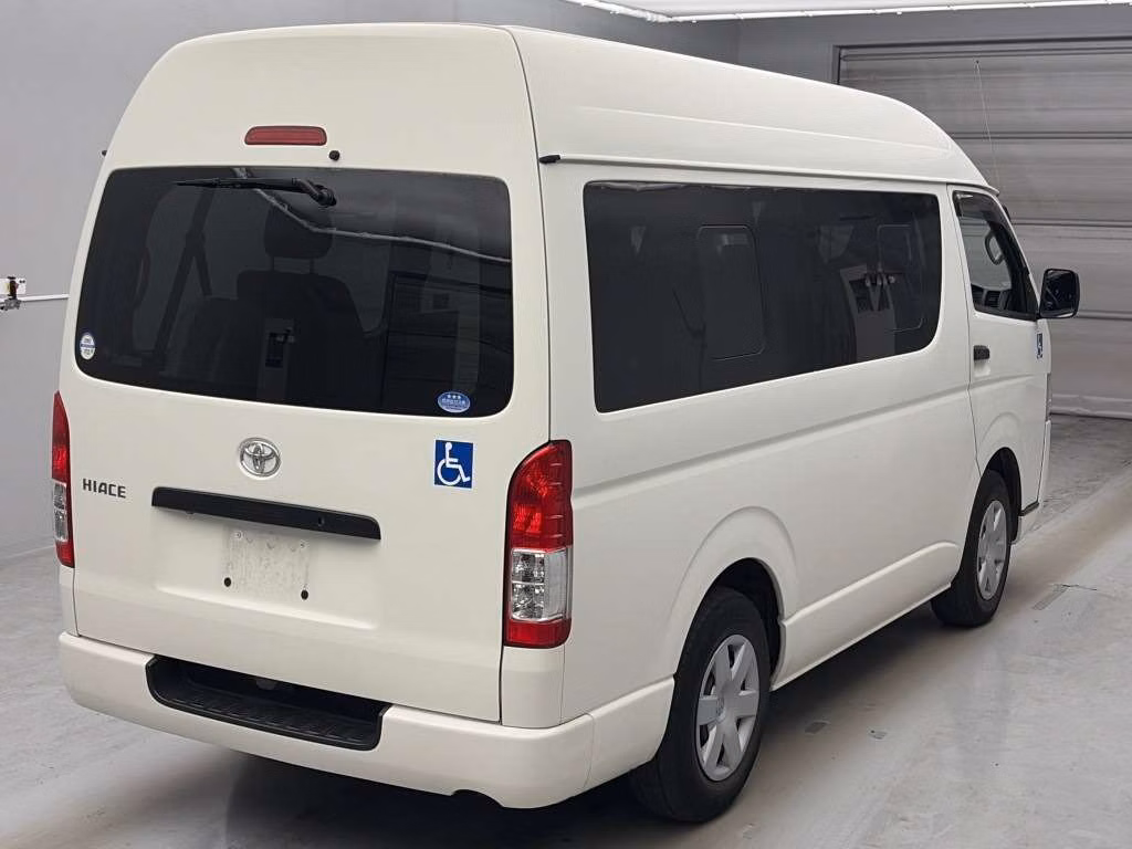 TOYOTA REGIUS ACE