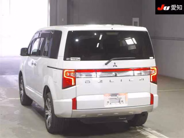 MITSUBISHI DELICA D:5