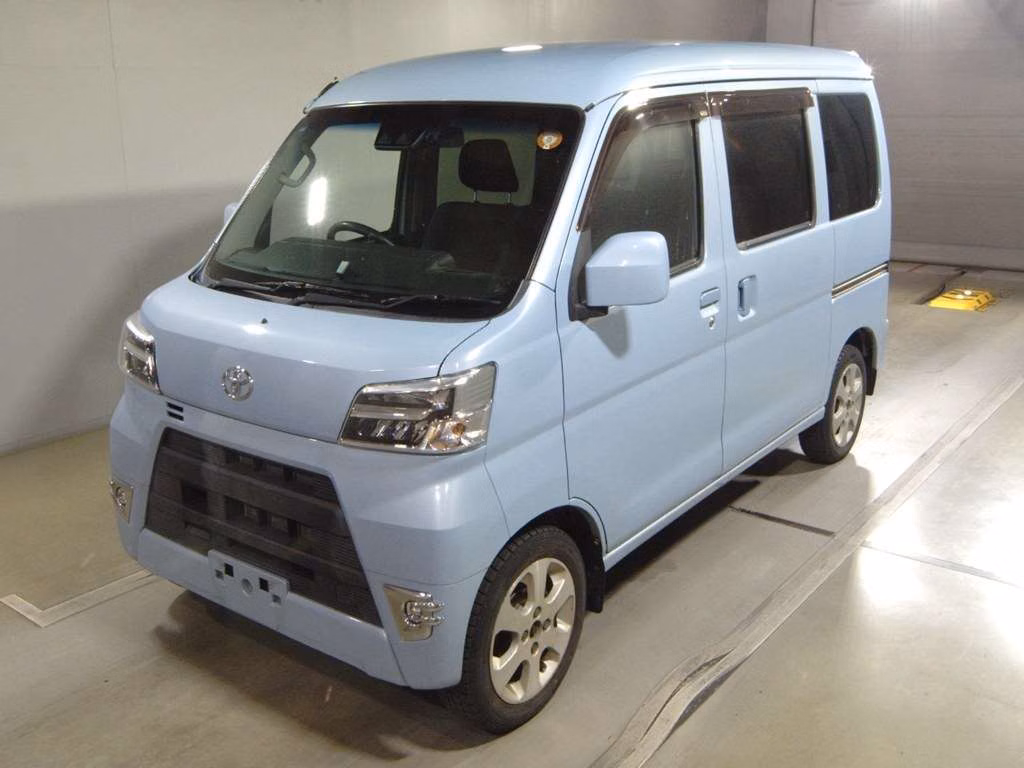 TOYOTA PIXIS VAN
