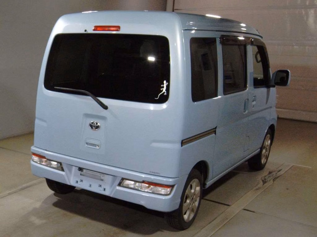 TOYOTA PIXIS VAN