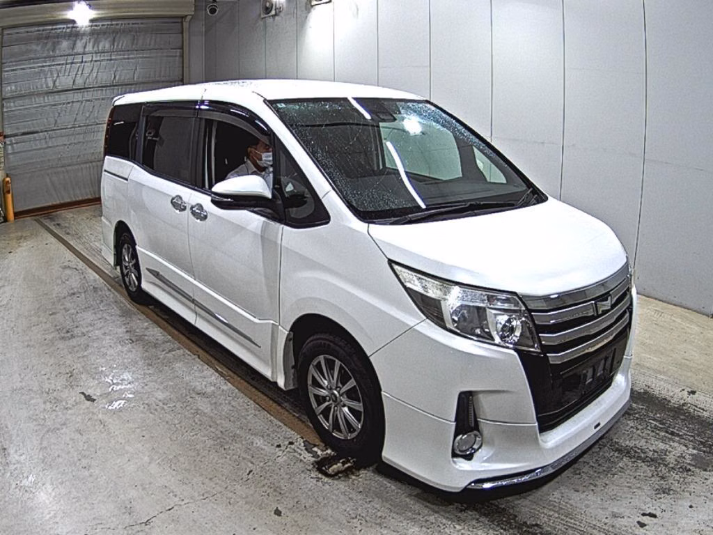 TOYOTA NOAH
