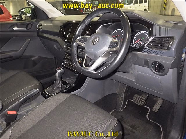 VOLKSWAGEN T-CROSS