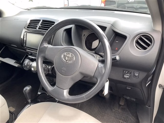 TOYOTA IST