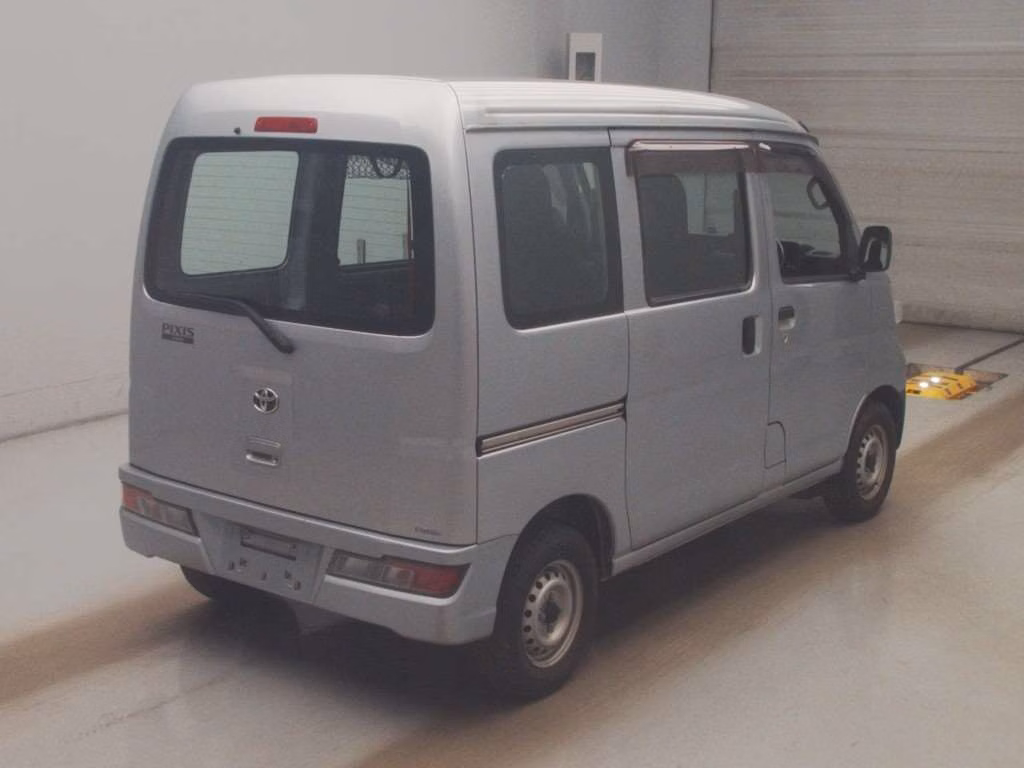TOYOTA PIXIS VAN