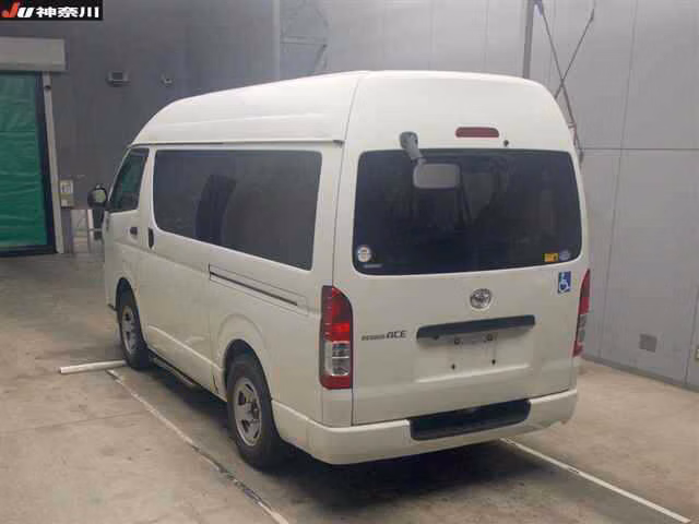 TOYOTA REGIUS ACE